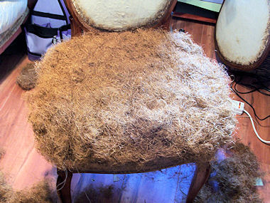 restauration tapissier  chaise coco