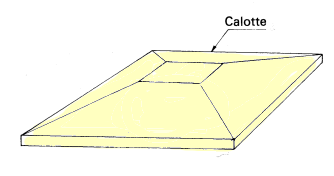 On biseaute les pans sur chaque côté pour obtenir un tronc de pyramide, en conservant un léger bord 